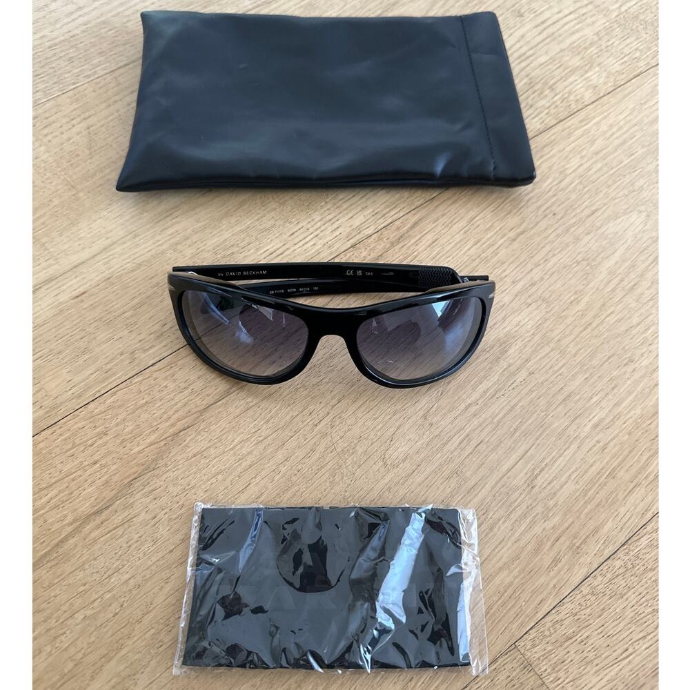 By David Beckham - DB7117/S Sunglasses in 80708 Black